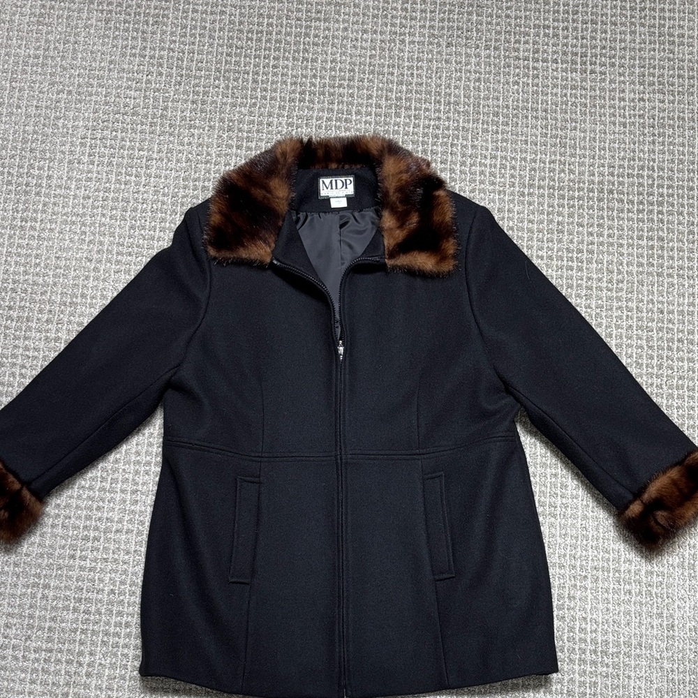 Women's Black Coat with Brown Fur Trim
MDP Mario De Pinto